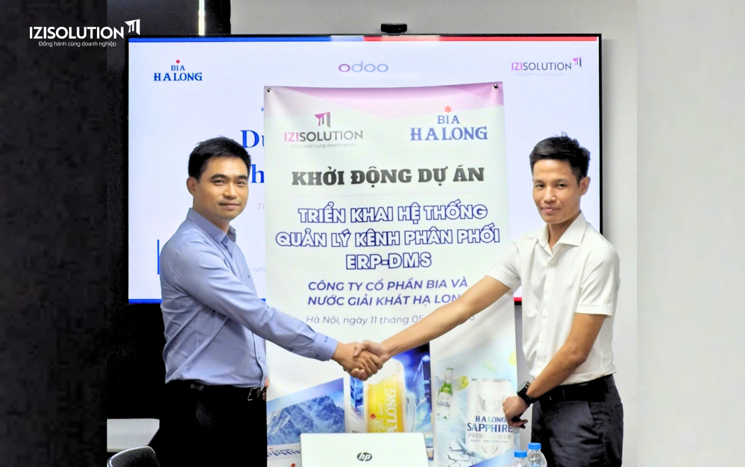 Lãnh đạo IZISolution và Bia Hạ Long thống nhất lộ trình dự án. Lãnh đạo IZISolution và Bia Hạ Long tại lễ khởi động dự án iziDMS