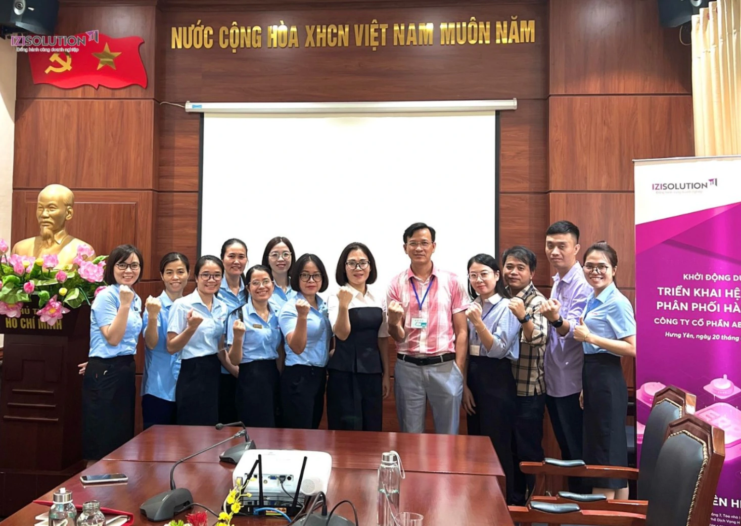 Đội dự án IZISolution và ABC Việt Nam mừng golive phần mềm quản lý phân phối iziDMS