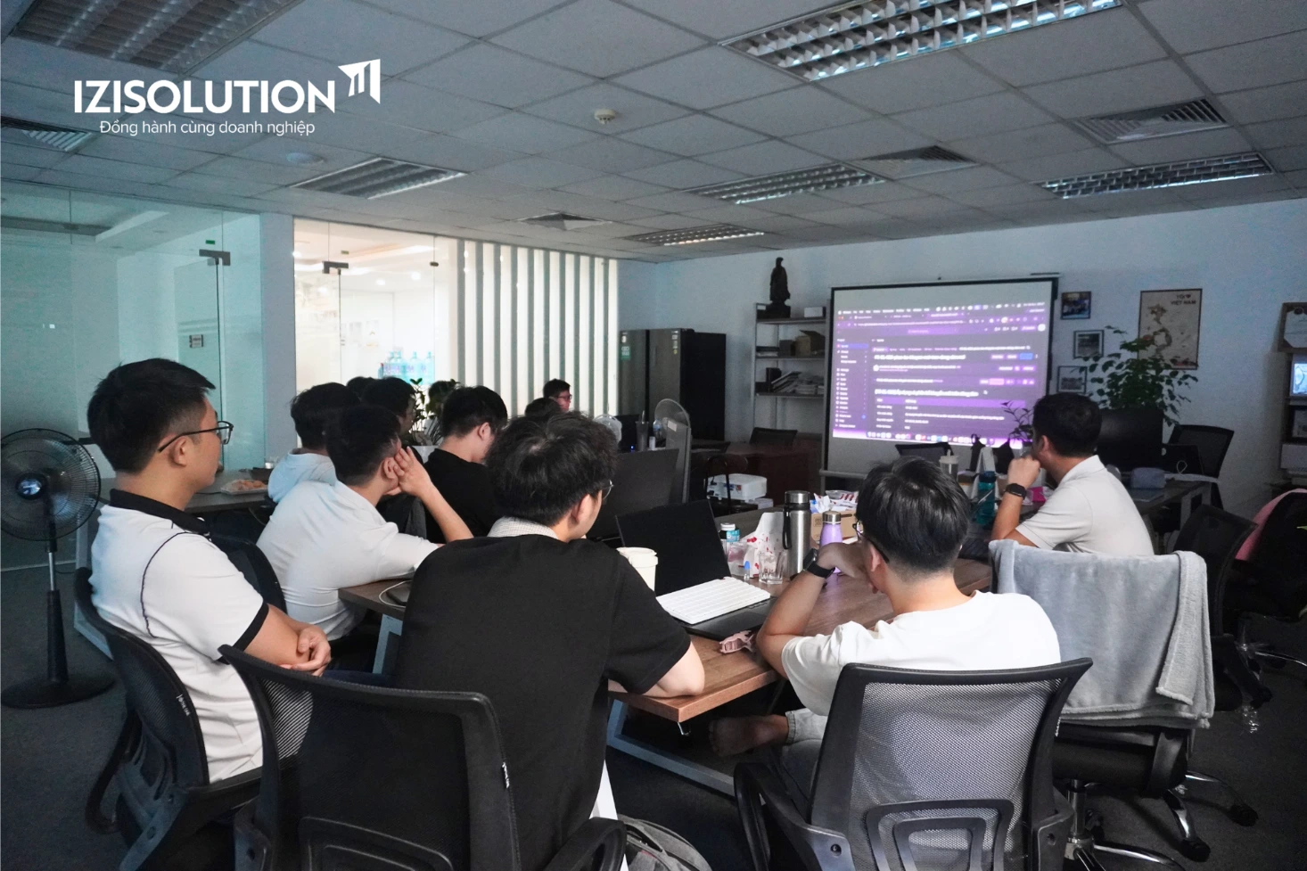 Các thành viên IZISolution tham gia buổi Open Talk, ngày 16/10/2026. Thành viên IZISolution tham gia Open Talk về ứng dụng AI trong công việc với Nexora